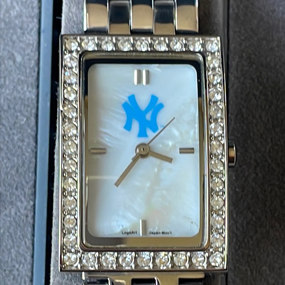 LogoArt NewYork Yankees lady battery water resistant stainless steel